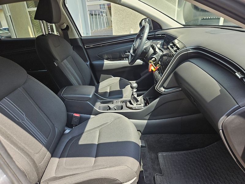 Hyundai Tucson 1.6 T-GDi Smart,ČR,1.maj. - fotka 22 z 30