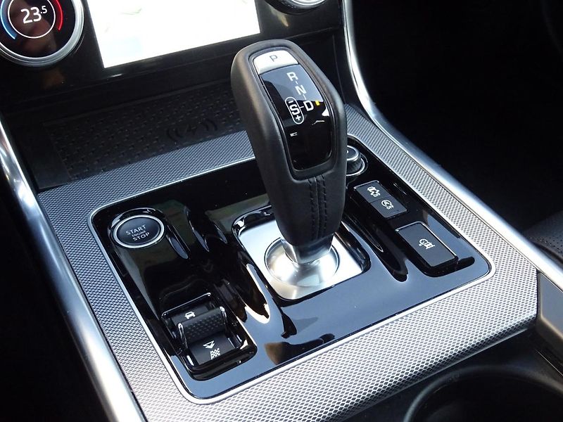 Jaguar XE D180 R - Dynamic SE - fotka 37 z 47