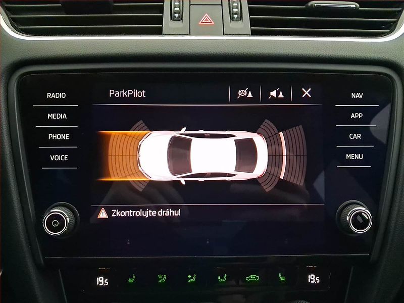 Škoda Octavia (2018) RS 2.0 TDI, Kůže, Navi - fotka 18 z 19
