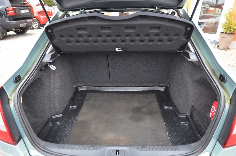 Škoda Octavia (2009) 1.6 MPi 75kW Ambition / ČR - fotka 13 z 31