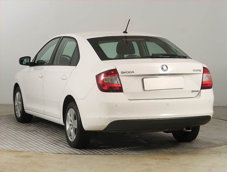 Škoda Rapid (2017) 1.0 TSI, Park. senzory - fotka 4 z 19