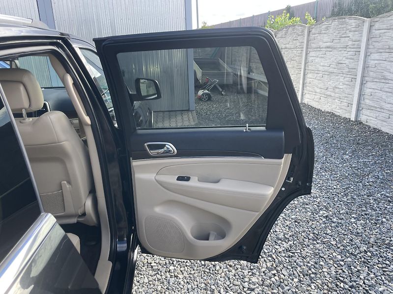 Jeep Grand Cherokee 3.0CRDi 4x4 250PS LIMITEED TOP - fotka 125 z 177