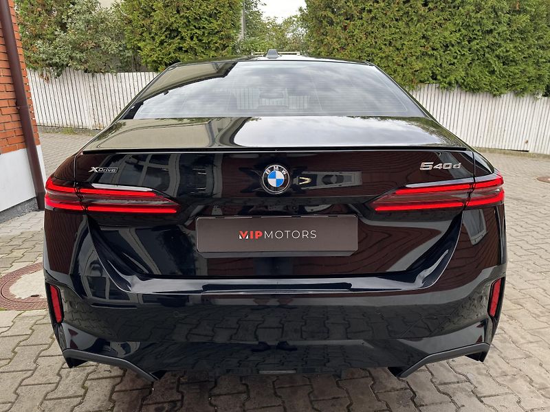 BMW Řada 5 540xD-M PRO-R21-PANO-B&W-TAŽ - fotka 5 z 35