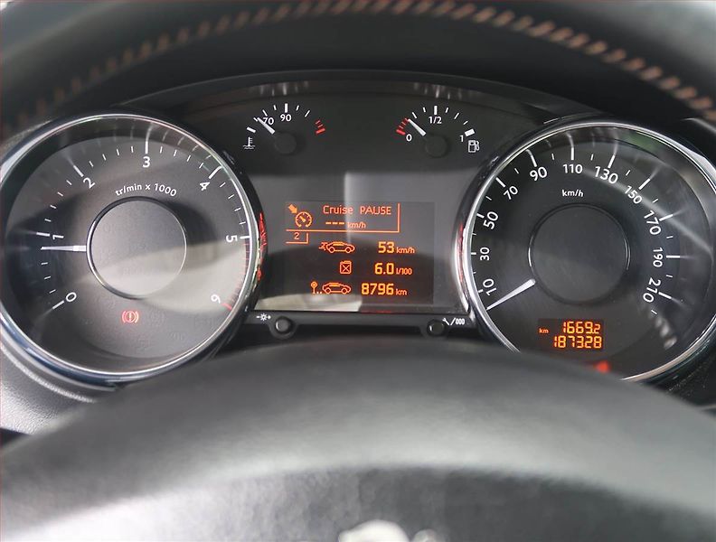 Peugeot 3008 (2015) 1.6 BlueHDi, Navi, Tempomat - fotka 11 z 18