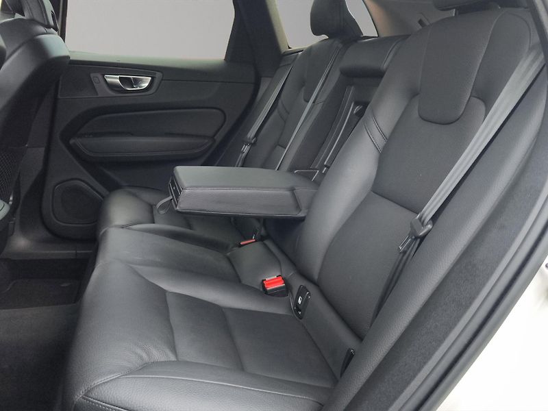 Volvo EX60 (2023) B5 AWD 2.0 MHEV 184kW, ČR, 1 M - fotka 23 z 28