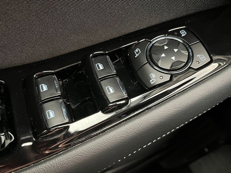 Ford Galaxy 2,5 HEV Titanium 7míst - fotka 17 z 70