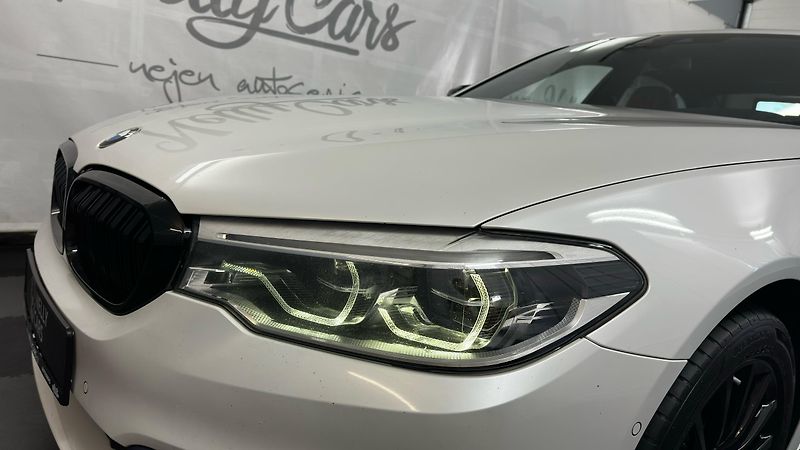 BMW Řada 5 XDIRVE/SPORT LINE/2 SADY GUM - fotka 15 z 55