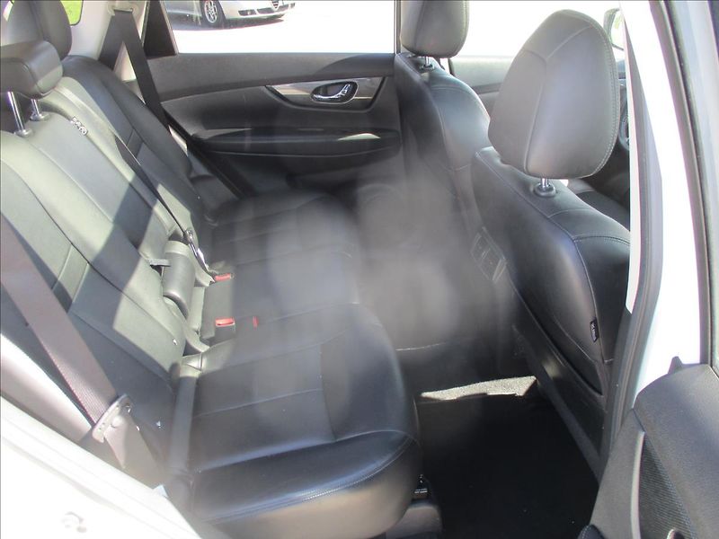 Nissan X-Trail 1,6 dCi 130 Tekna Automat Pano - fotka 12 z 30
