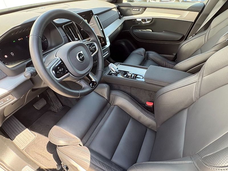 Volvo XC90 Plus Black Edition T8 AWD 335k - fotka 14 z 27
