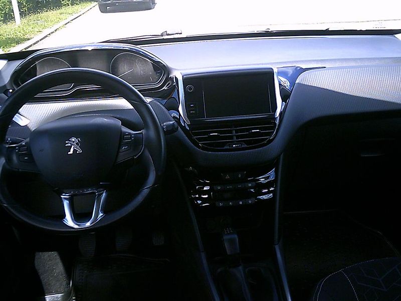 Peugeot 2008 1.2i KOUPENO ČR,1.MAJITEL - fotka 8 z 14