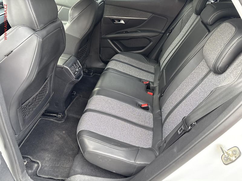 Peugeot 3008 (2017) 1.6 THP, Allure, AT, navi - fotka 10 z 17