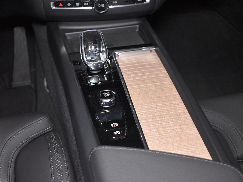 Volvo XC60 2,0 B5 AWD PLUS BLIS,Bezklíč - fotka 14 z 23