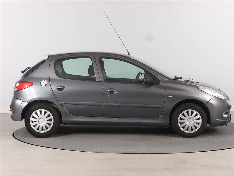 Peugeot 206 (2010) 1.4, ČR,1.maj, po STK - fotka 6 z 15
