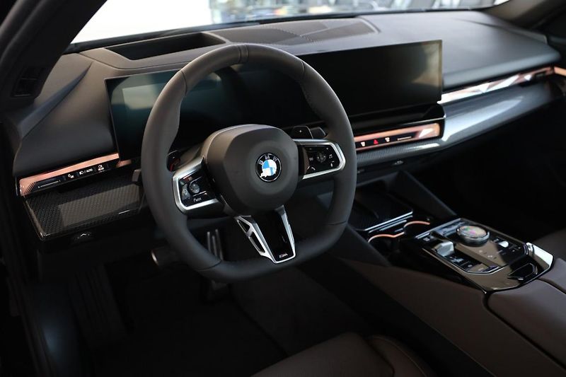 BMW Řada 5 540d xDrive Sedan - fotka 2 z 18