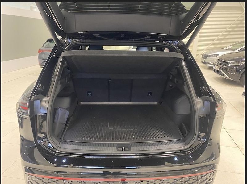 Volkswagen Tiguan 2.0TDI 4M R-LINE Harman/Kardon - fotka 8 z 14