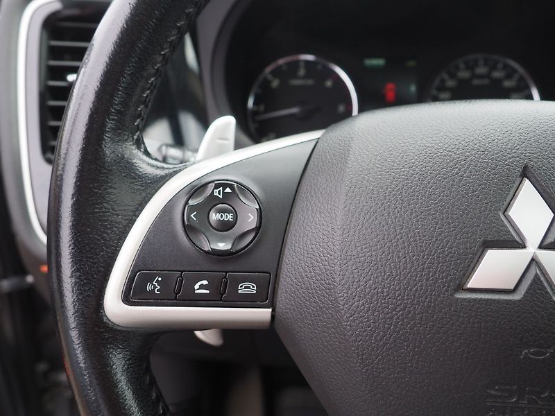 Mitsubishi Outlander (2014) 2.2 D-ID AT Instyle, AWD, 7m - fotka 26 z 41