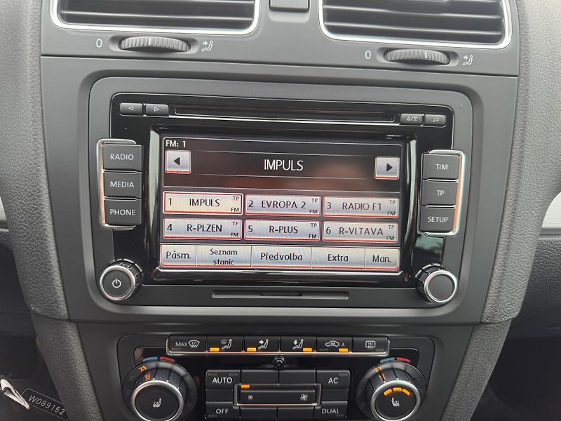 Volkswagen Golf 1.2TSi,rezervace - fotka 19 z 41