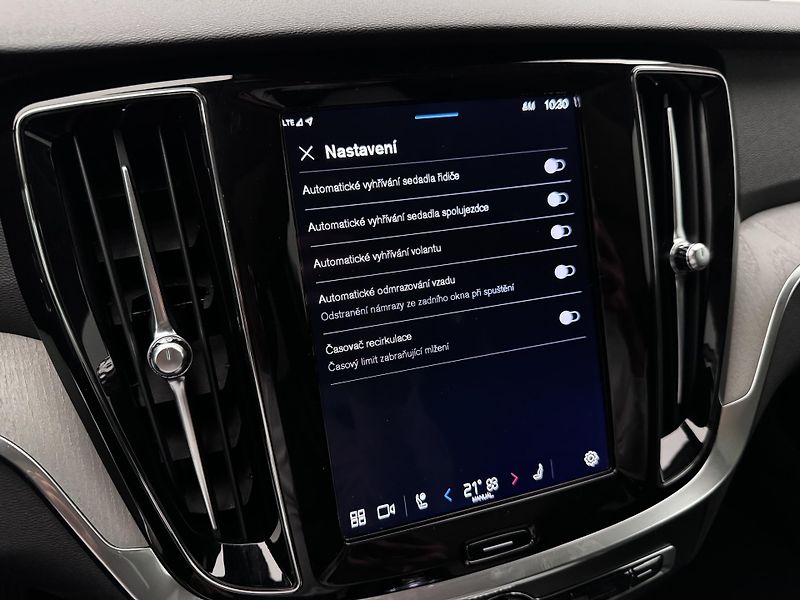 Volvo V60 B4 DARK PLUS AUT  - fotka 46 z 49
