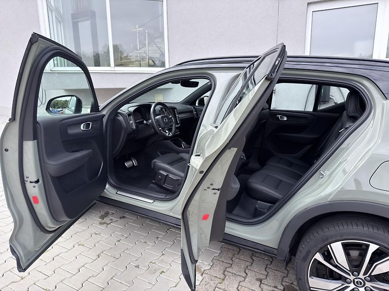 Volvo XC40 P8 AWD // TWIN PRO // 4x4 - fotka 10 z 45
