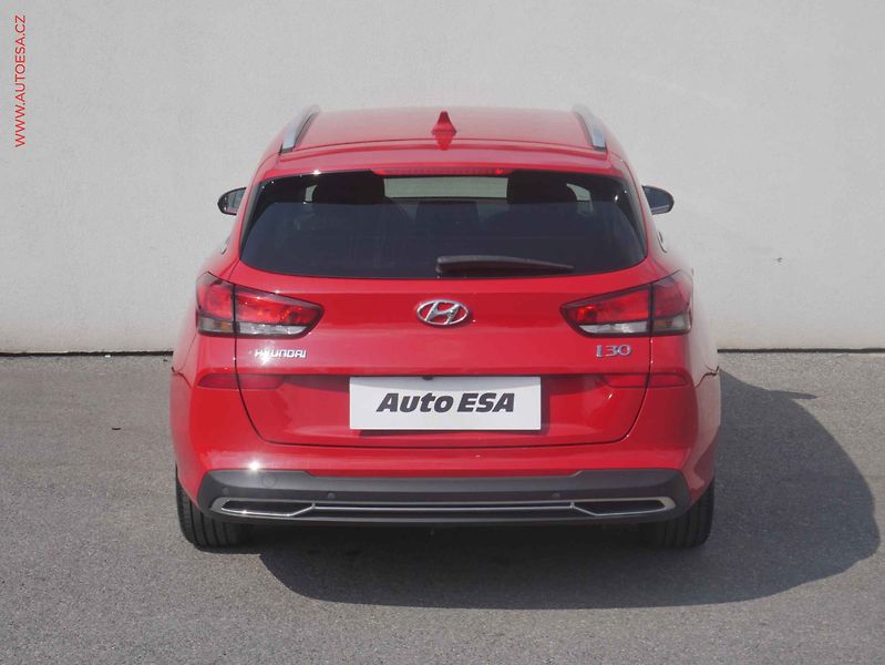 Hyundai i30 (2021) 1.5. i, ČR, navi, LED, autoAC - fotka 5 z 15
