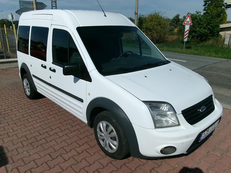 Ford Tourneo Connect 1,8 TDCi KLIMA TAŽNÉ - fotka 9 z 26
