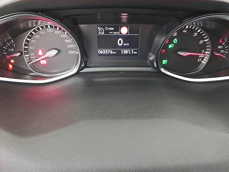 Peugeot 308 (2018) Active 1.2 PureTech, ČR,1.maj - fotka 11 z 20