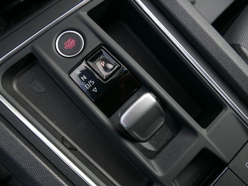 Seat Leon 2,0TDI 110kW Style DSG Automat - fotka 32 z 36