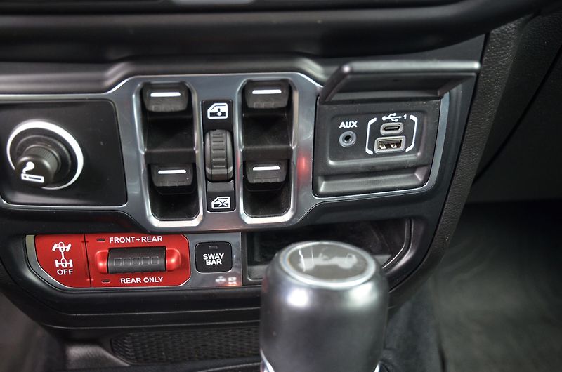 Jeep Wrangler (2022) Rubicon 4xe Unlimited 4x4 / ČR - fotka 29 z 52