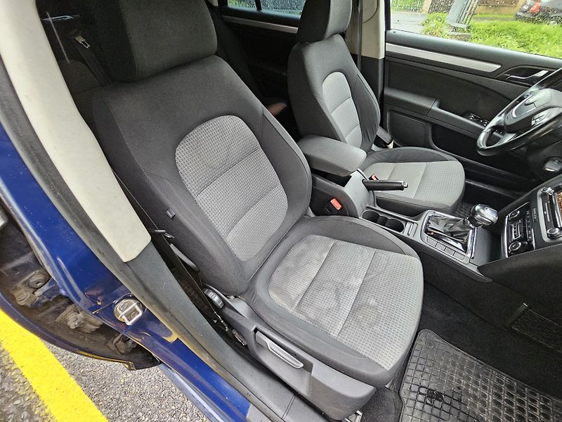Škoda Superb (2011) 2 2.0TDI DSG TAŽNÉ  - fotka 15 z 17