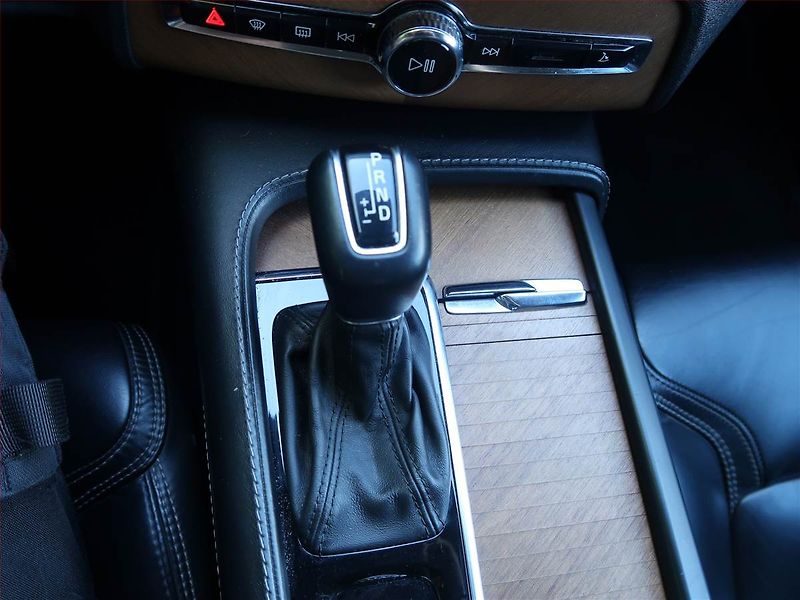 Volvo XC90 (2017) D5 AWD - fotka 13 z 19