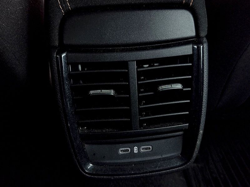 Škoda Scala (2024) Top Selection 1,0 Tsi 85 Kw - fotka 24 z 33