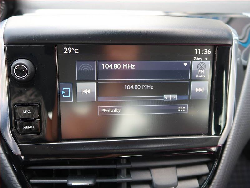 Peugeot 208 (2016) Style 1.2 PureTech, Navi - fotka 15 z 17
