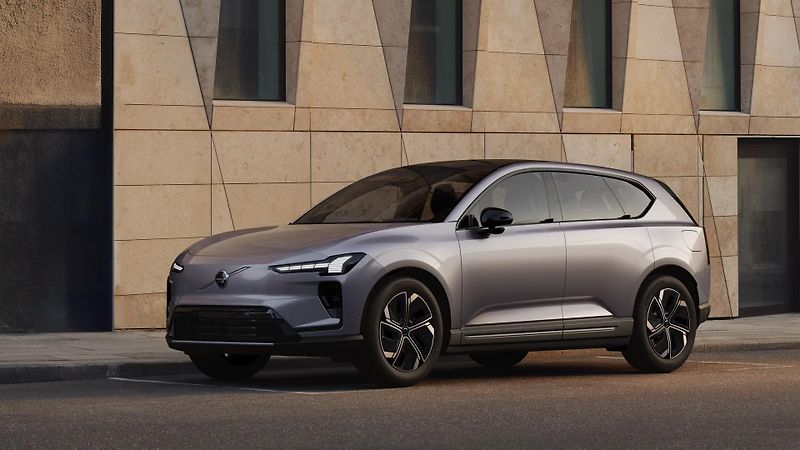 Volvo EX60 (2026) PURE ELECTRIC PLUS - fotka 7 z 12