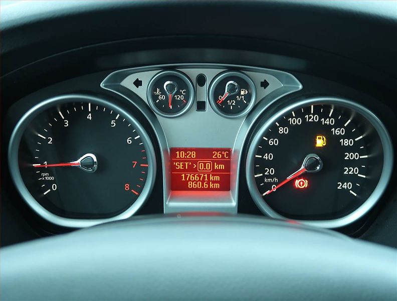 Ford Focus (2010) 1.6 16V, Serv.kniha, po STK - fotka 11 z 15
