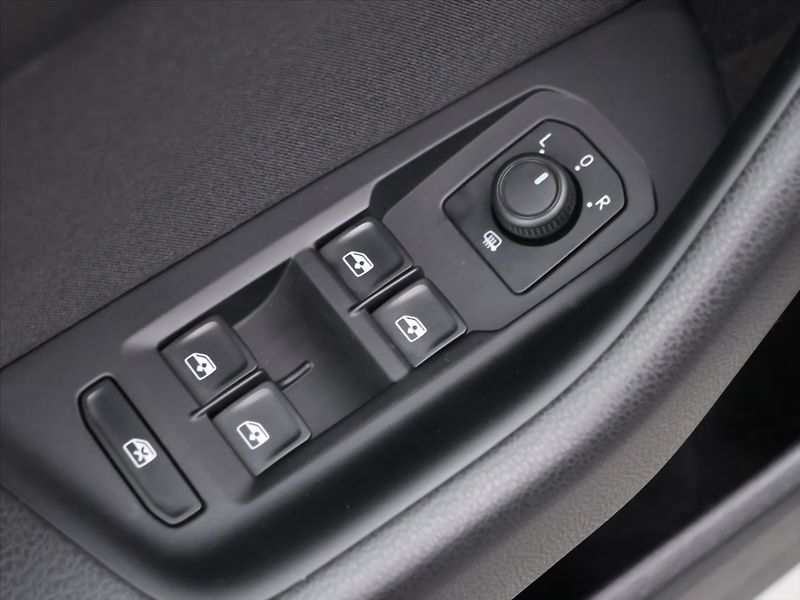 Volkswagen Passat 2,0 110kW BMT DSG Business Var - fotka 15 z 37