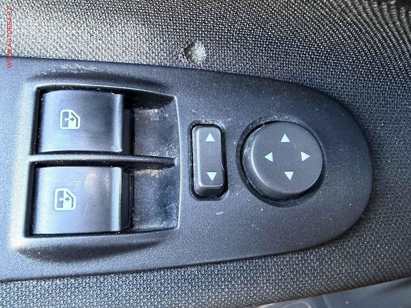 Fiat Punto (2014) 1.4i, ČR, AC - fotka 15 z 16