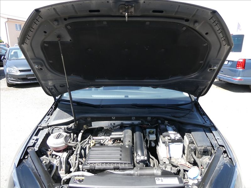 Volkswagen Golf 1,2 TSi 63kW CUP, 2.majitel - fotka 37 z 41