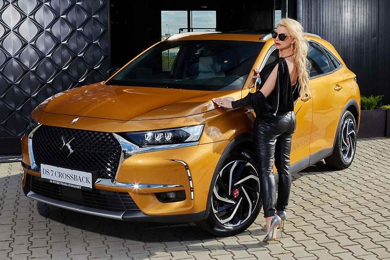 Natali Ruden ve svém inspirativním voze DS7 Crossback