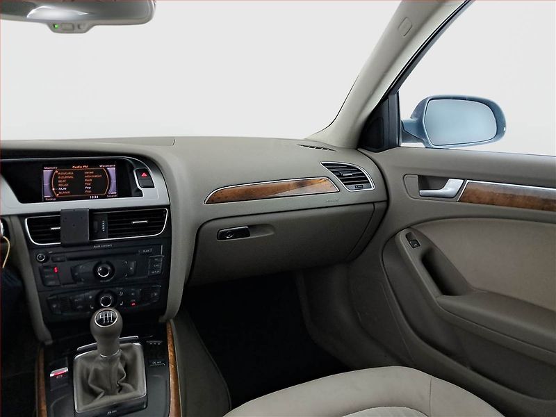 Audi A4 (2011) 2.0 TDI, Xenony, Tempomat - fotka 8 z 22