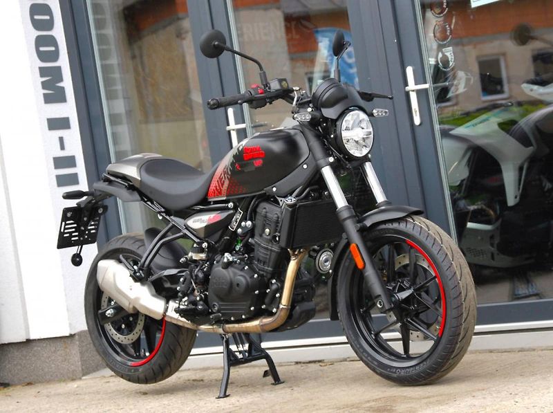 Royal Enfield (2026) Guerrilla 450 Apex Black - fotka 2 z 25