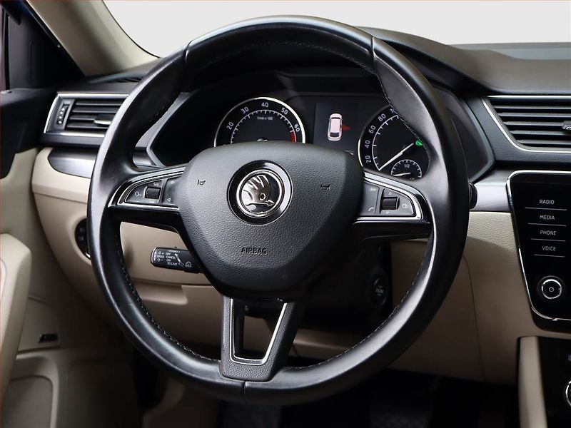 Škoda Superb (2018) 1.4 TSI, Automat, Tempomat - fotka 14 z 20