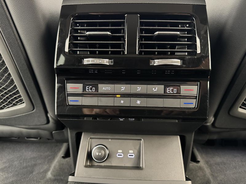 Volkswagen Touareg 3.0Tdi*1-MAJ*DPH*ELEGANCE* - fotka 17 z 44