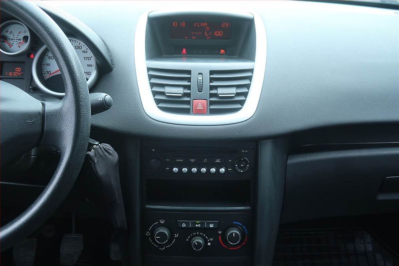 Peugeot 207 (2010) 1.4 HDI, nová STK, rezervace - fotka 12 z 16
