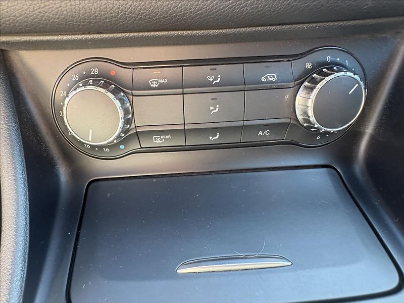 Mercedes-Benz GLA 1,6 200i 115kW Xen,Kamera,Navi - fotka 12 z 41