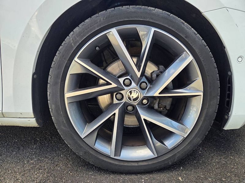 Škoda Superb (2015) 1.4 TSI Style Plus - fotka 52 z 53