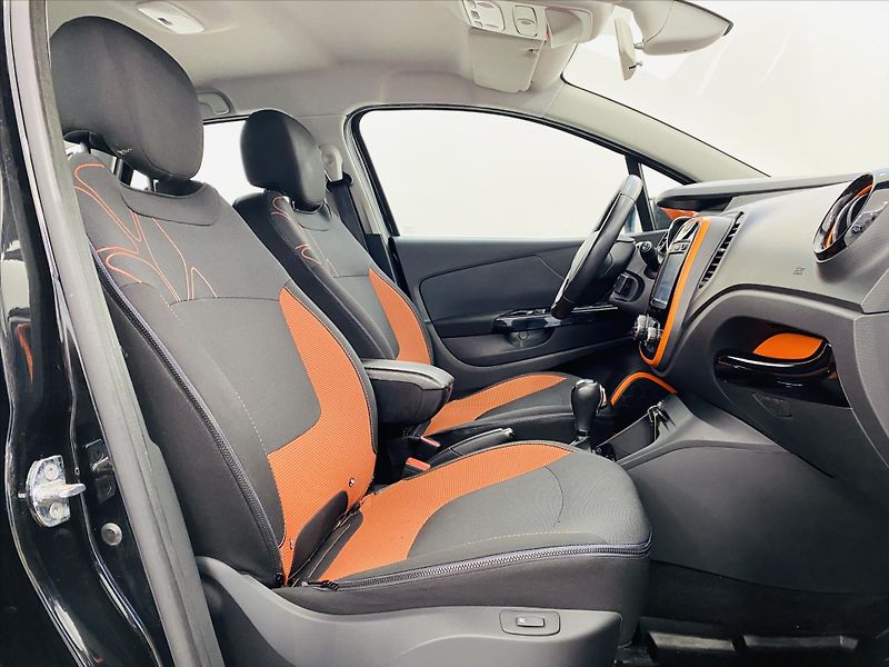 Renault Captur 1,5 dCi 66 kW Navi - fotka 8 z 24