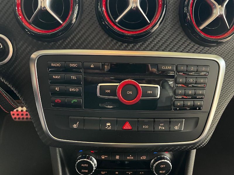 Mercedes-Benz Třídy A 45 AMG 4Matic - fotka 14 z 29