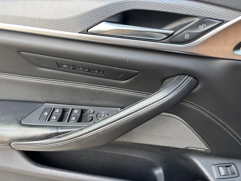 BMW Řada 5 (2017) 540iX Drive, 250kW, ČR, DPH - fotka 14 z 18