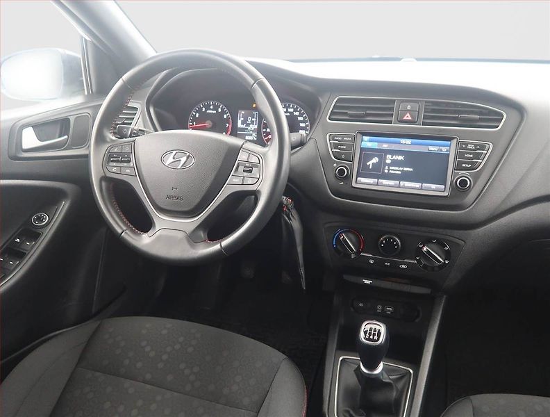 Hyundai i20 (2019) 1.2, Tempomat, Park. senzory - fotka 7 z 14