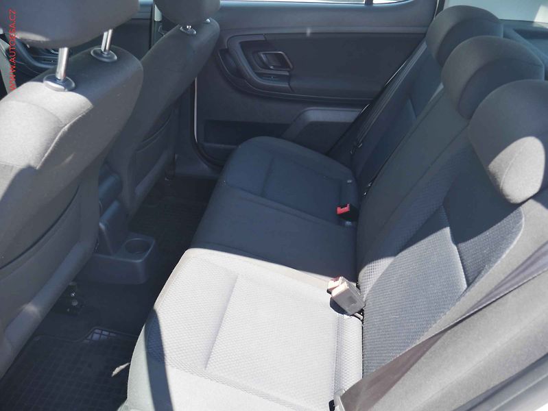 Škoda Fabia (2011) 1.2 TSi, Klima - fotka 10 z 13